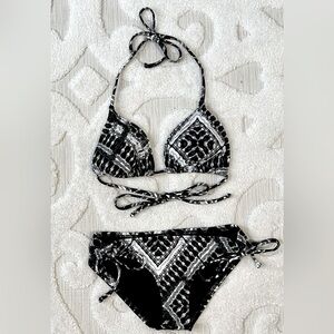 2 Pc HURLEY TRIANGLE TOP (M) BOTTOM (XS) BIKINI SET BLACK/GREY